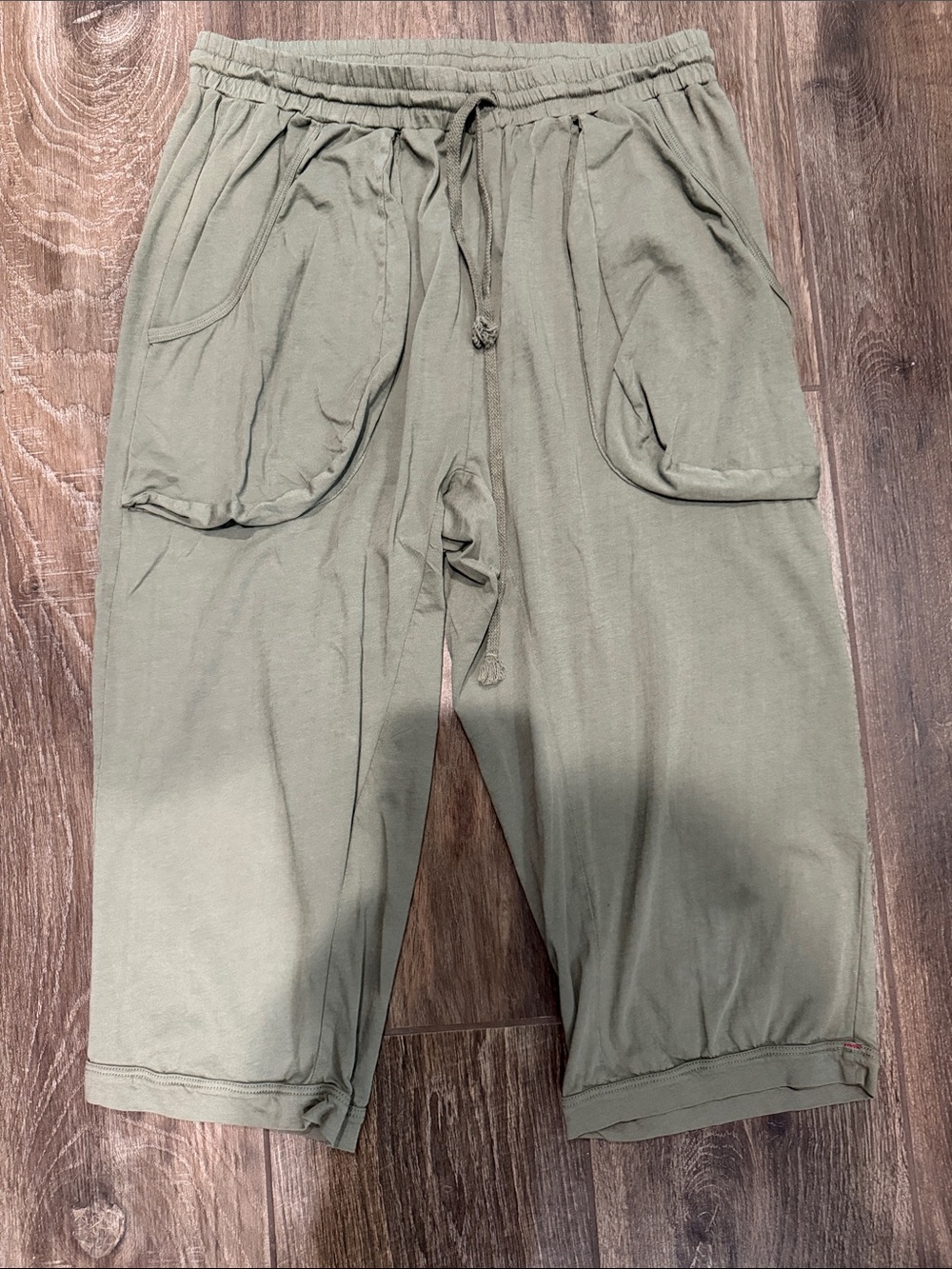 Womens Xrena size med Olive Green Relaxed Drawstring Cargo cropped